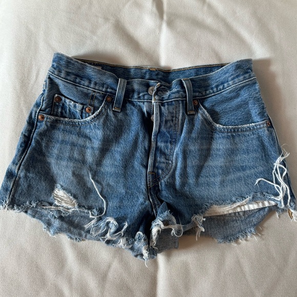 Levi's Women's Shorts 501 Levi’s Shorts - Picture 1 of 3